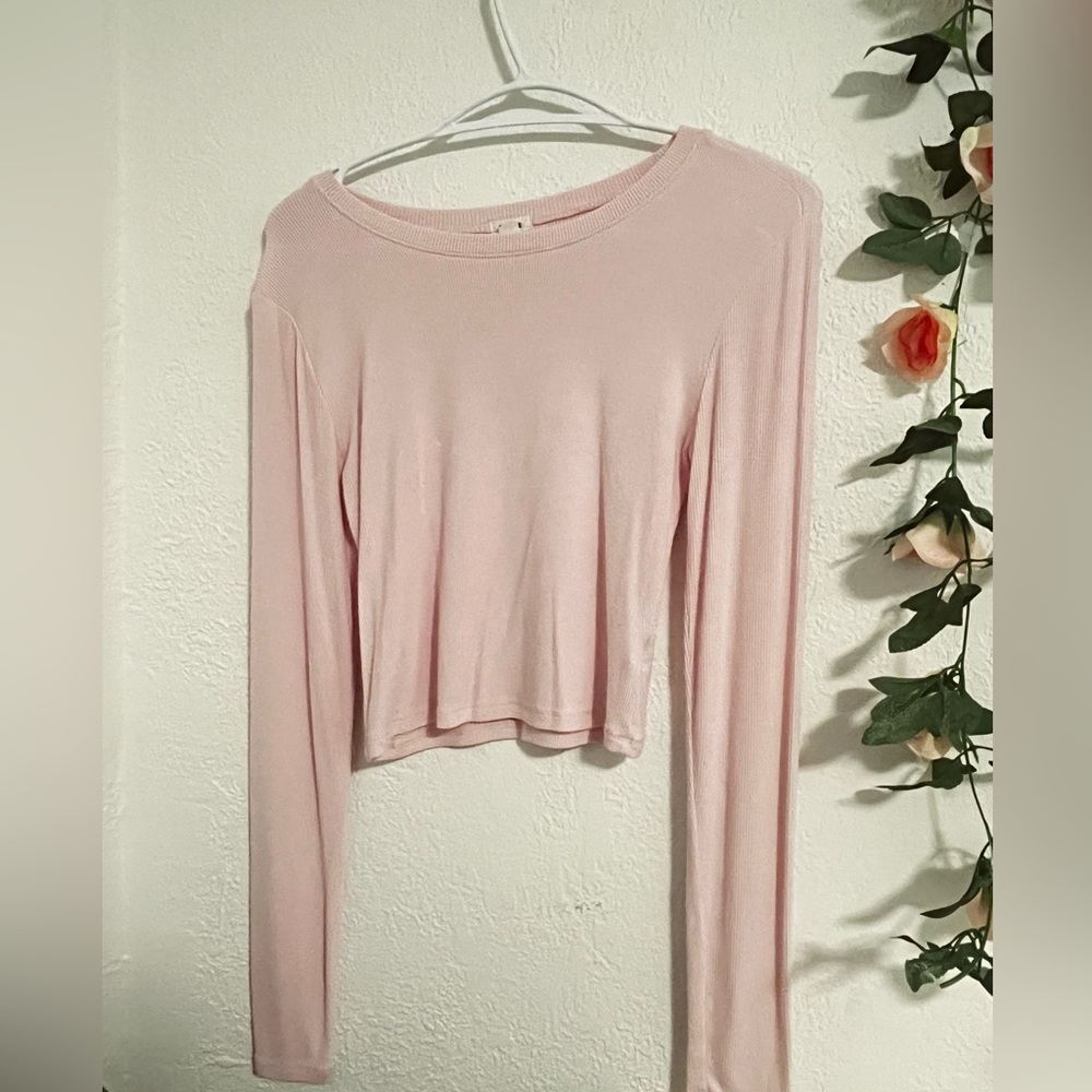 Light pink long sleeve crop top